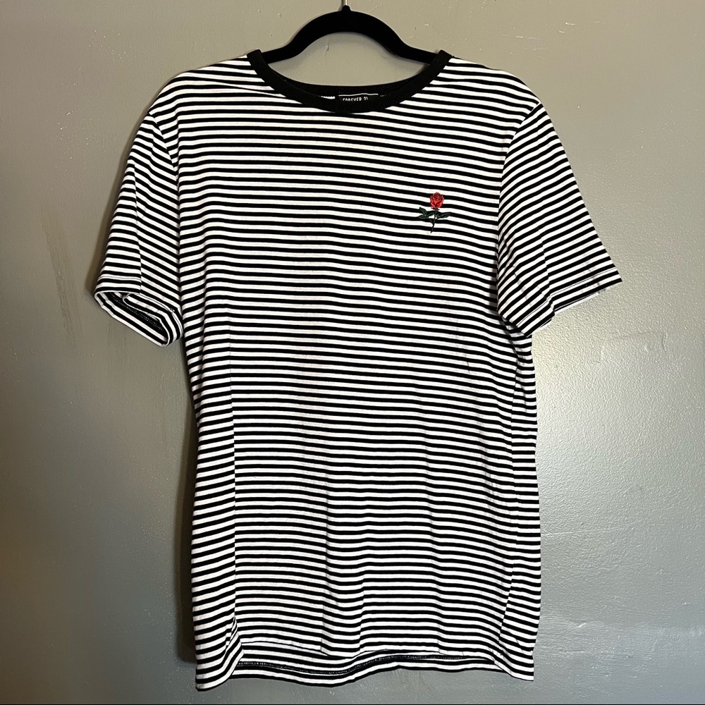 Forever 21 Men’s Embroidered Rose Striped T-Shirt